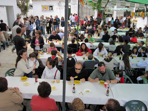  Vista del patio del colegio donde se realiza la fiesta 