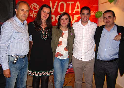 Paco Escobedo y Raquel Ruiz junto a los oradores de la noche Sandra García, José M. Valderrama y Miguel Castellanos