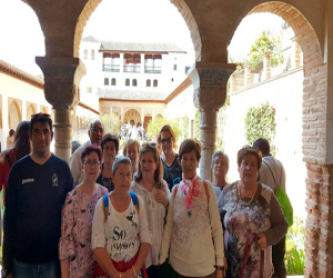 Vecinos de Jayena visitan La Alhambra