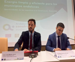 La Junta presenta a los ayuntamientos un plan de incentivos a la eficiencia energética dotado con más de 163 millones.