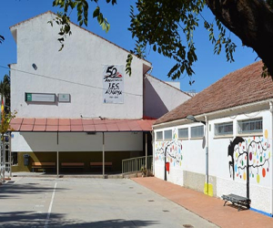 Comenzó el curso en el IES Alhama con 63 alumnos menos y la pérdida de dos unidades, pero mantiene el número de profesores