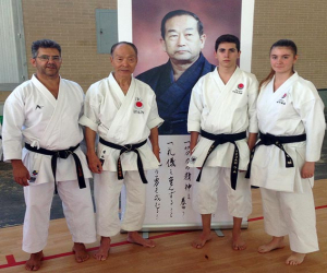 Los karatecas alhameños con el maestro Osamu Aoki