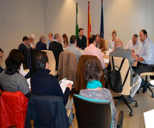 El SAE ha ofertado en Granada 18.000 puestos de tra-bajo en lo que va de año, entre el sector público y el privado