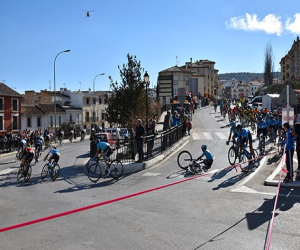 Thomas Boudat, primer líder de la Vuelta a Andalucía tras ganar en Granada