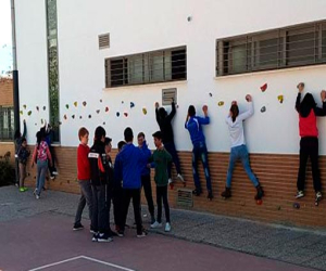 El alumnado de los centros educativos ya dispone de su primer rocódromo infantil