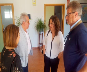 El director general de Inmigración visita el ayuntamiento y la residencia de inmigrantes en Zafarraya