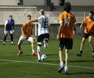 Tuese intimida a dos semanas para la final