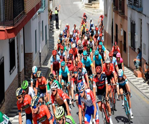 Jayena se volcó con la vuelta ciclista a España en un masivo recibimiento