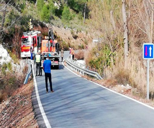 Un fallecido al caer un coche al río entre Arenas del Rey y Fornes