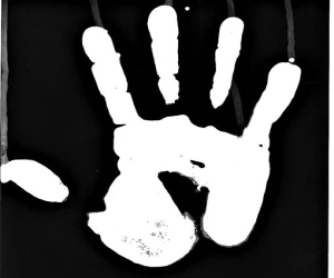 La mano de la sospecha