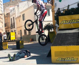 Trialsin para celebrar el Día de Andalucía en Santa Cruz del Comercio