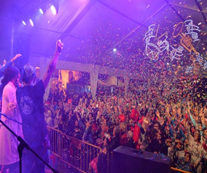 Color y calor en un multitudinario Domingo de Piñata en Alhama