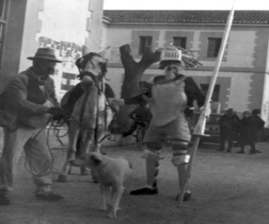 Pepe Navarro, o el carnaval del negro y blanco al color