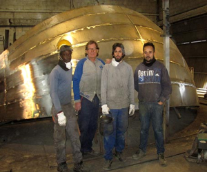 La empresa alhameña “Forja artística” construye las cúpulas de una iglesia ortodoxa en Estepona