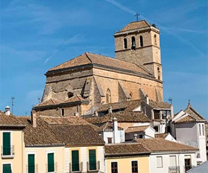 El tejado de la parroquia, algo más que una inocentada; una llamada de atención