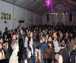 La madrugada más esperada del año se celebró con cotillón