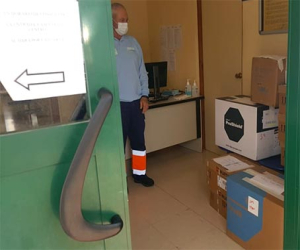 La Cooperativa Los Tajos, de Alhama, dona ocho cajas de material sanitario al ambulatorio de la localidad