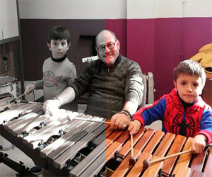 El profe de percusión motiva a sus alumnos con un vídeo