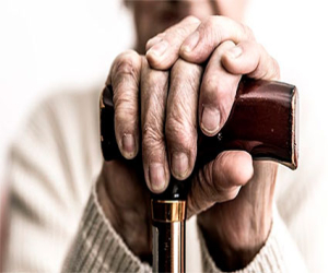 La Junta agiliza la gestión de las ofertas de carácter urgente para cubrir puestos en los centros de mayores