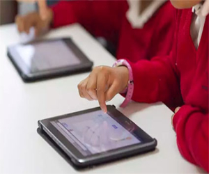 Educación entregará 5.600 tablets a alumnado de Bachillerato y FP para que pueda continuar su formación no presencial