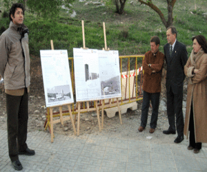 Se coloca la primera piedra de lo que será el parque de bomberos de Alhama