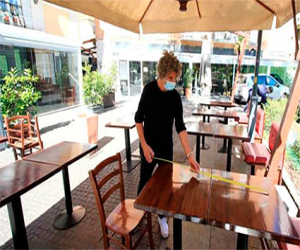 Hasta 10 personas por mesa en las terrazas en bares y restaurantes en fase 1