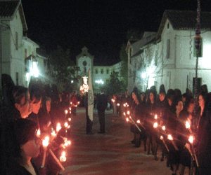 Muchas personas acompañaron la imagen de las Angustias
