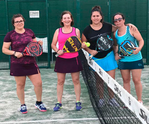 El calor no frena a los padeleros