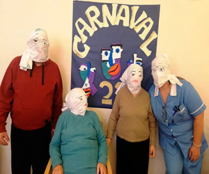 Los mayores celebran el Carnaval en la residencia de la comarca
