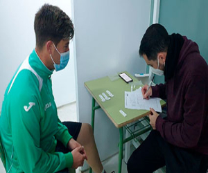 La UD Alhameña juega contra la COVID 19