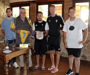 El Cadiz CF y la UD Alhameña se hermanan gracias a los hermanos Raya
