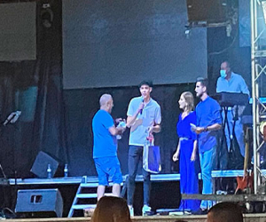 Germán González reconocido en las fiestas de su pueblo, Arenas del Rey