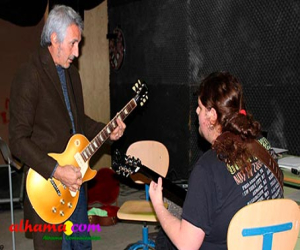 Víctor Sánchez todo un lujo de profesor de guitarra para la EMAG