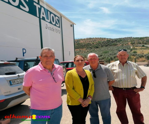 La número uno de Ciudadanos al Parlamento andaluz por Granada, Concha Insúa, ha visitado Alhama donde se ha reunido con la Plataforma por la Terminación de la A-402