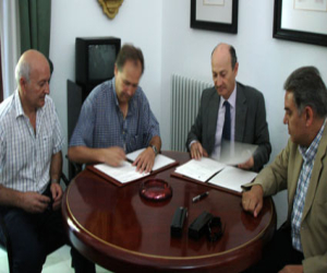 EL Ayuntamiento de Alhama firma un convenio con la Caja Rural