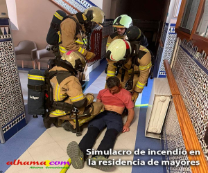La residencia de mayores y los bomberos realizan un simulacro de extinción de incendio