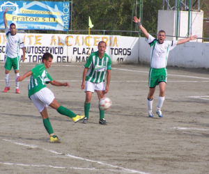 La UD Alhameña se coloca en mitad de la tabla