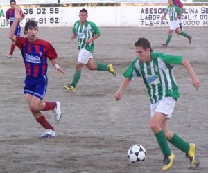 LA UD Alhameña se coloca en mitad de la tabla