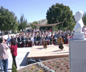 Homenaje a la prensa y a la solidaridad