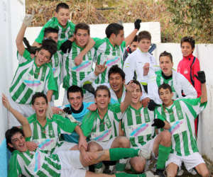 El partido atrasado de los cadetes de la UD Alhameña acaba con buena nota