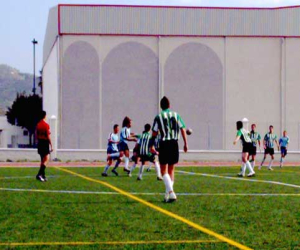 La UD Alhameña sale del descenso tras su visita a la costa