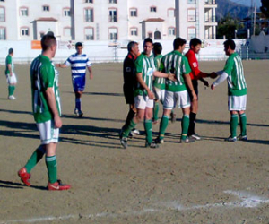 La UD Alhameña pierde ante el líder