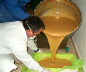 Horario para depositar la basura en el contenedor, y reciclado de aceite usado