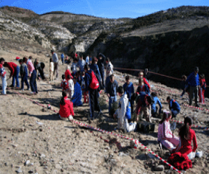 Escolares del CPR Los Rios plantan árboles