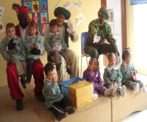 Los más peques los primeros en entregarle sus cartas a los pajes de los Reyes Magos