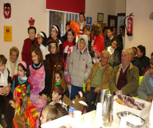 Fiesta de carnaval intergeneracional en el Centro de Día de Santa Cruz del comercio