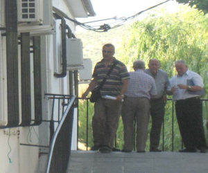 Los dos mayores abandonan el encierro