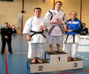 El trofeo de Navidad de kárate de Salobreña se saldó con cinco trofeos 