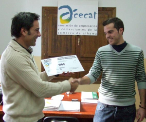 ACECAT entregó el premio al creador del logotipo de la asociación