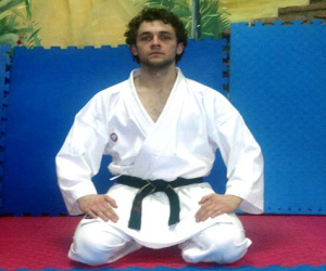 Pablo Morales obtiene el cinturón negro de kárate